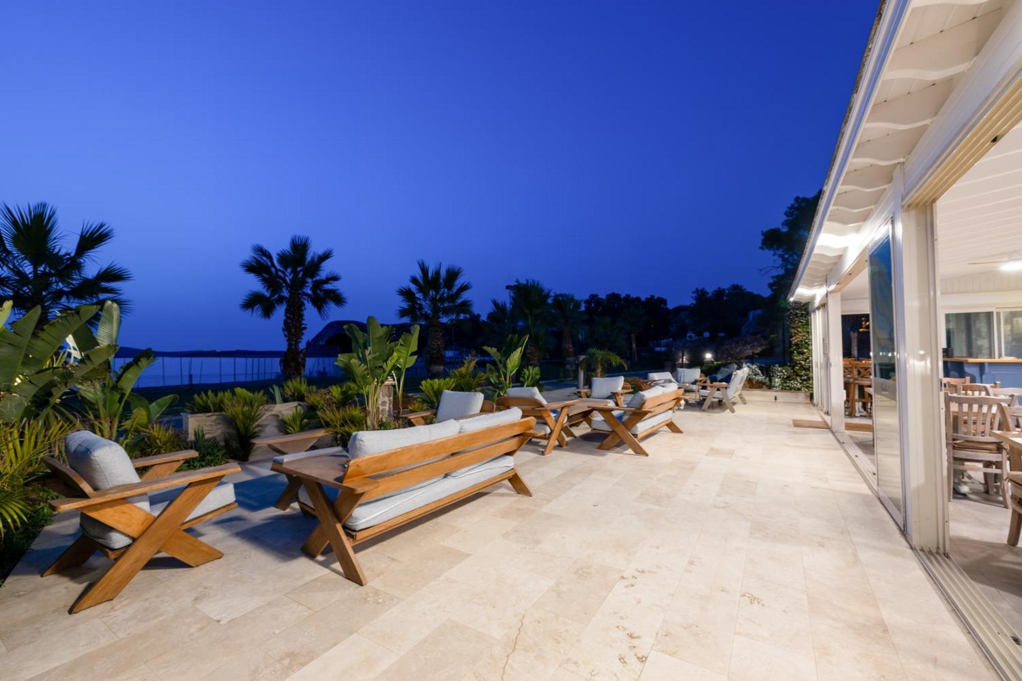 Navalia Hotel Foça Exterior foto